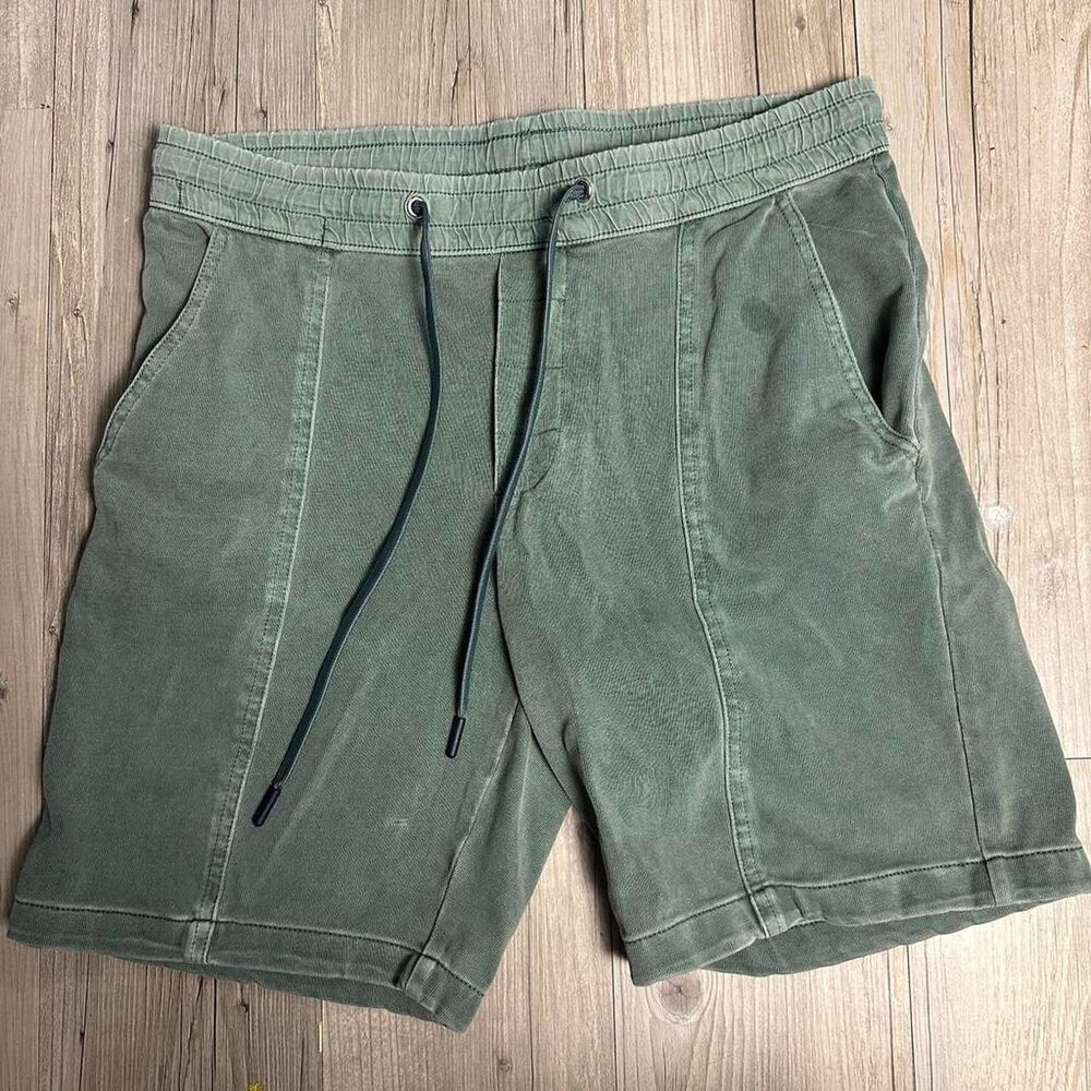 Zara Men's Green and Khaki Shorts